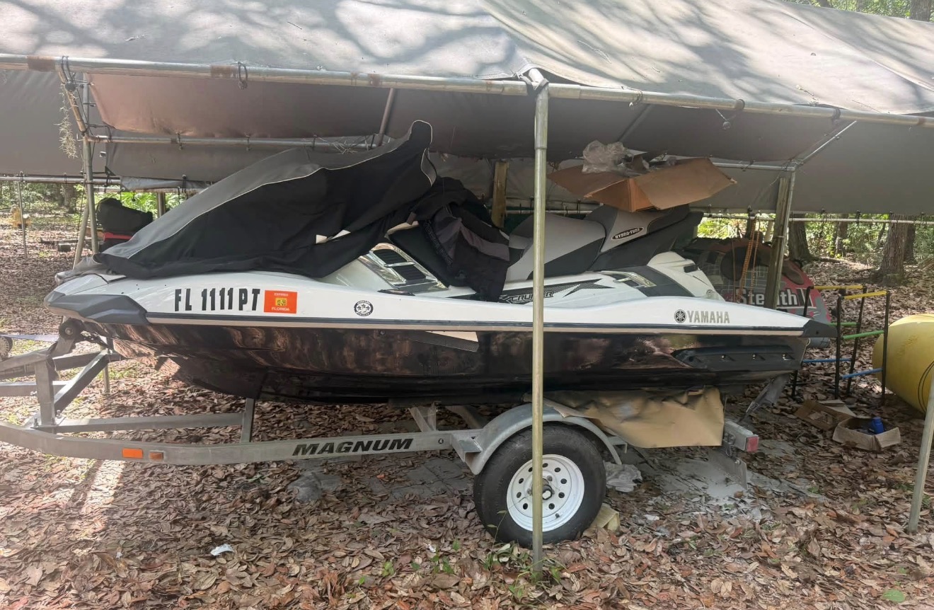 Fiberglass repair process by GS Composites Marine Repairs